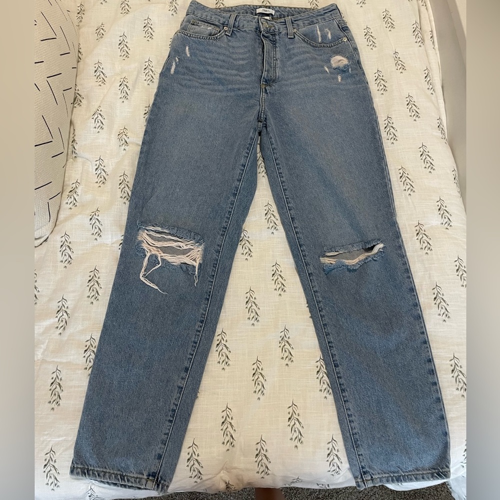 Forever 21 Womens Mom Jeans. Size 27.